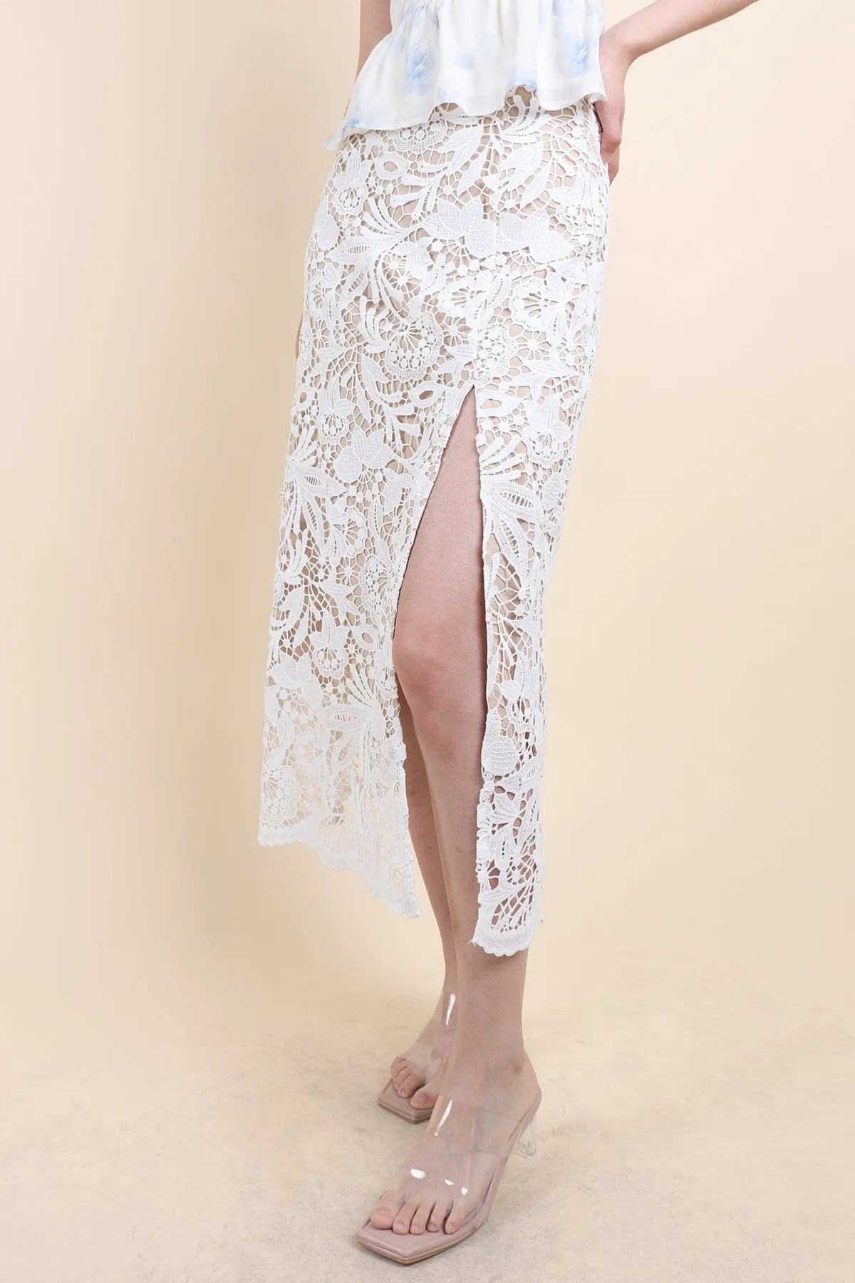 ANTOINETTE CROCHET SLIT MIDI SKIRT IN WHITE
