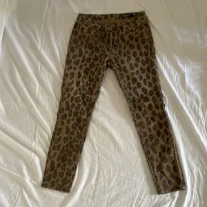 [BlankNYC] “The Reade Crop” in “Catwalk.” Size 27.