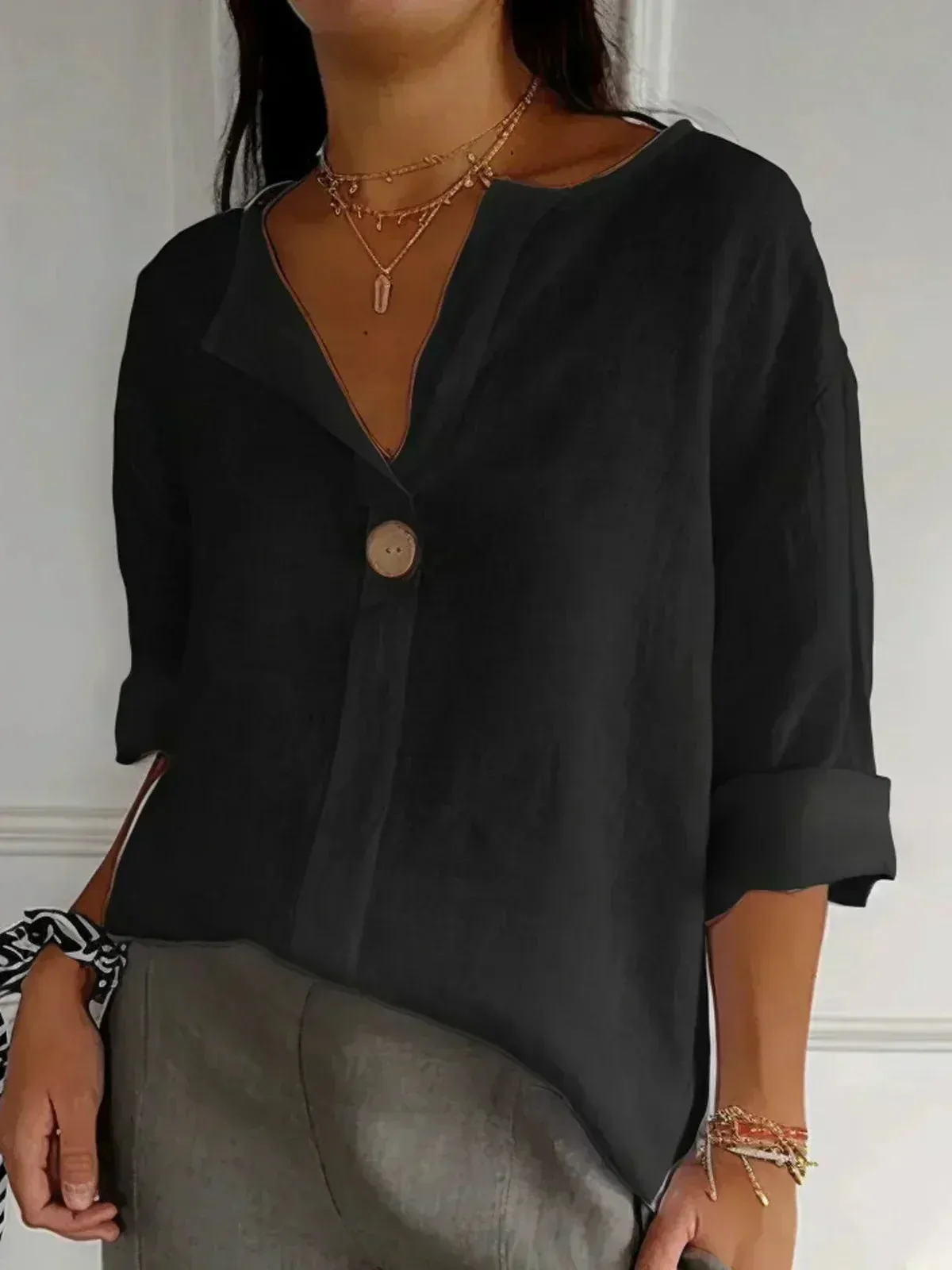 Cai | RELAXED V-NECK BLOUSE
