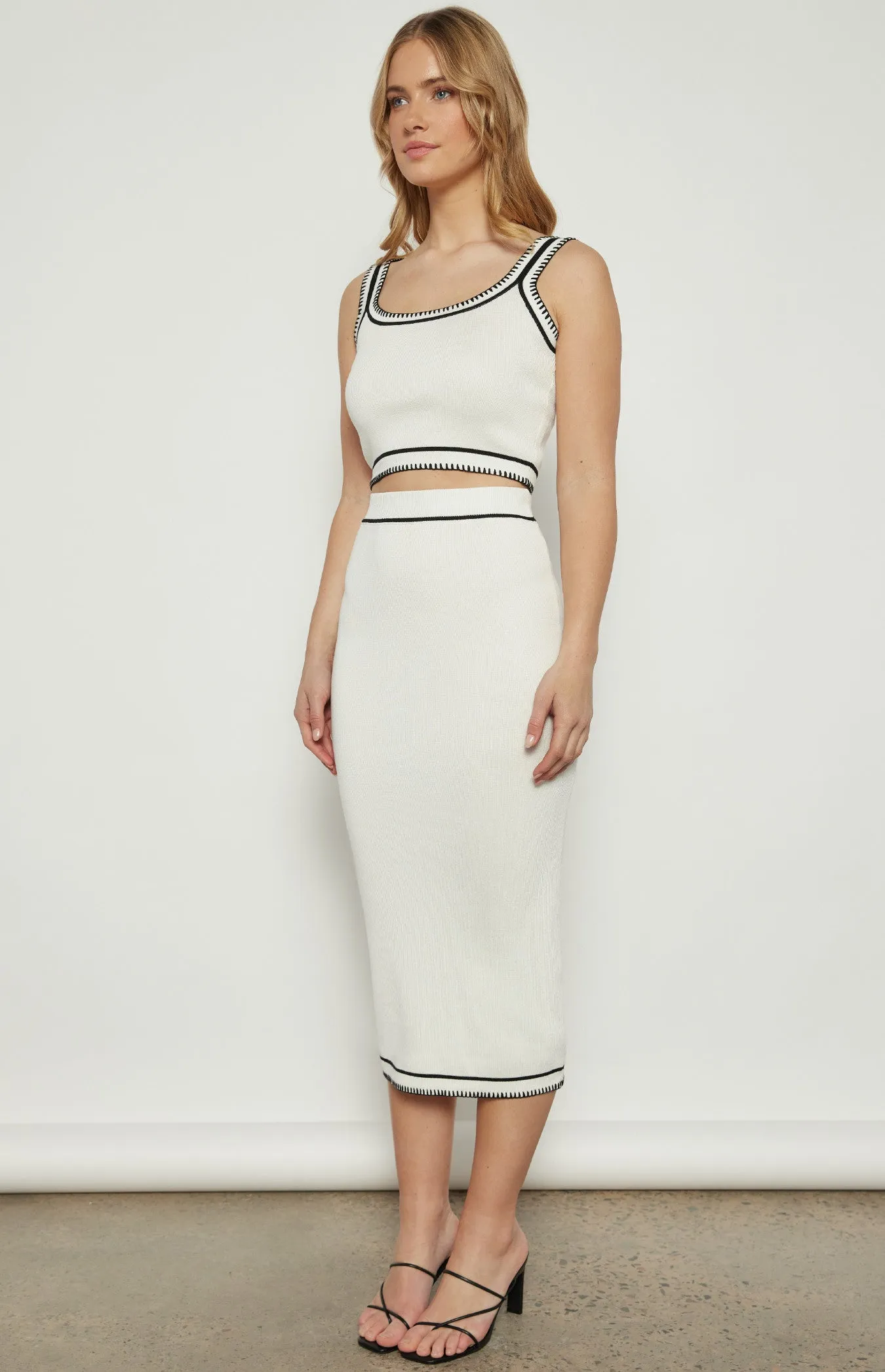 CONTRAST STITCH DETAIL KNIT TOP AND SKIRT SET