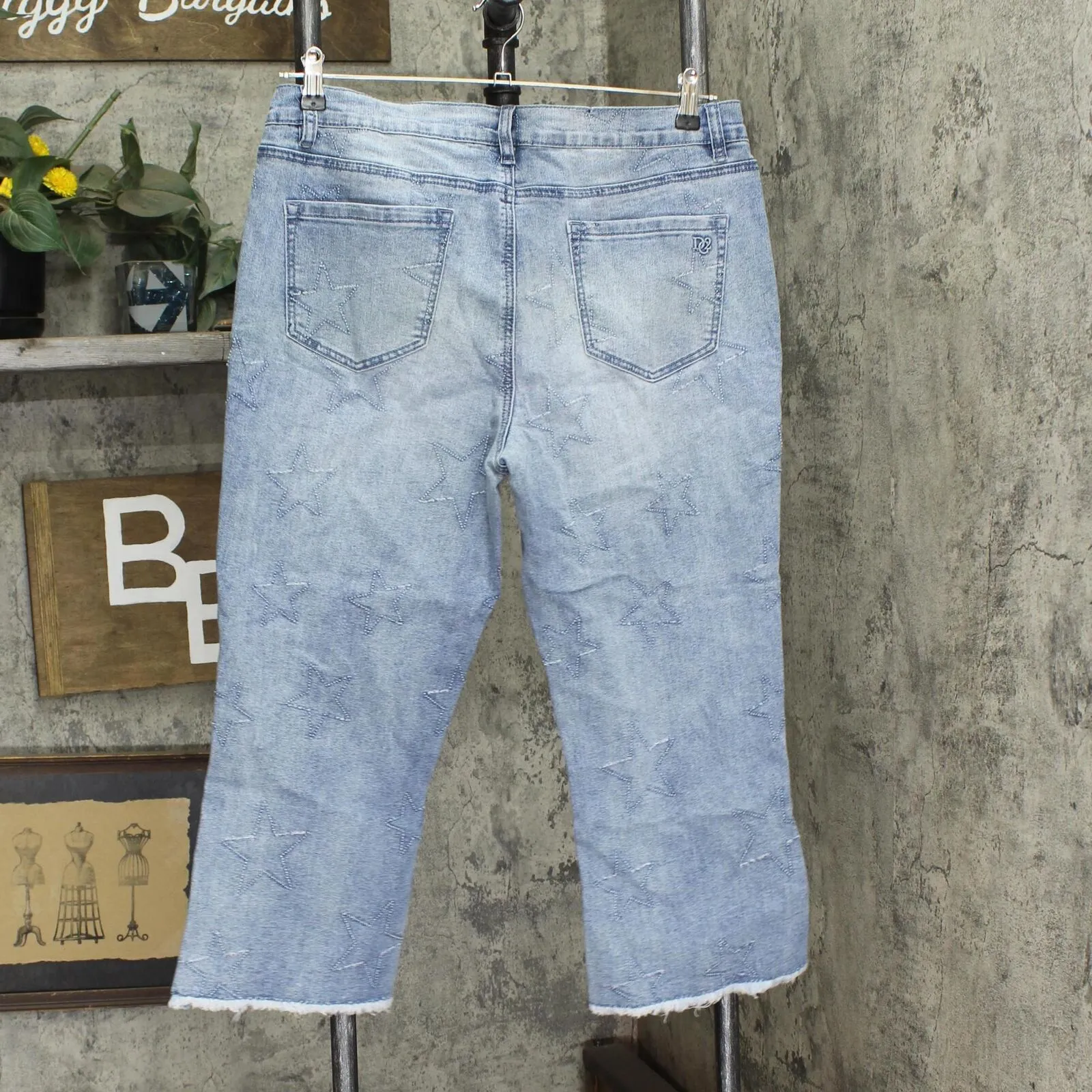 DG2 by Diane Gilman Womens Star Needle Punch Cropped Jeans Chambray Blue 16P