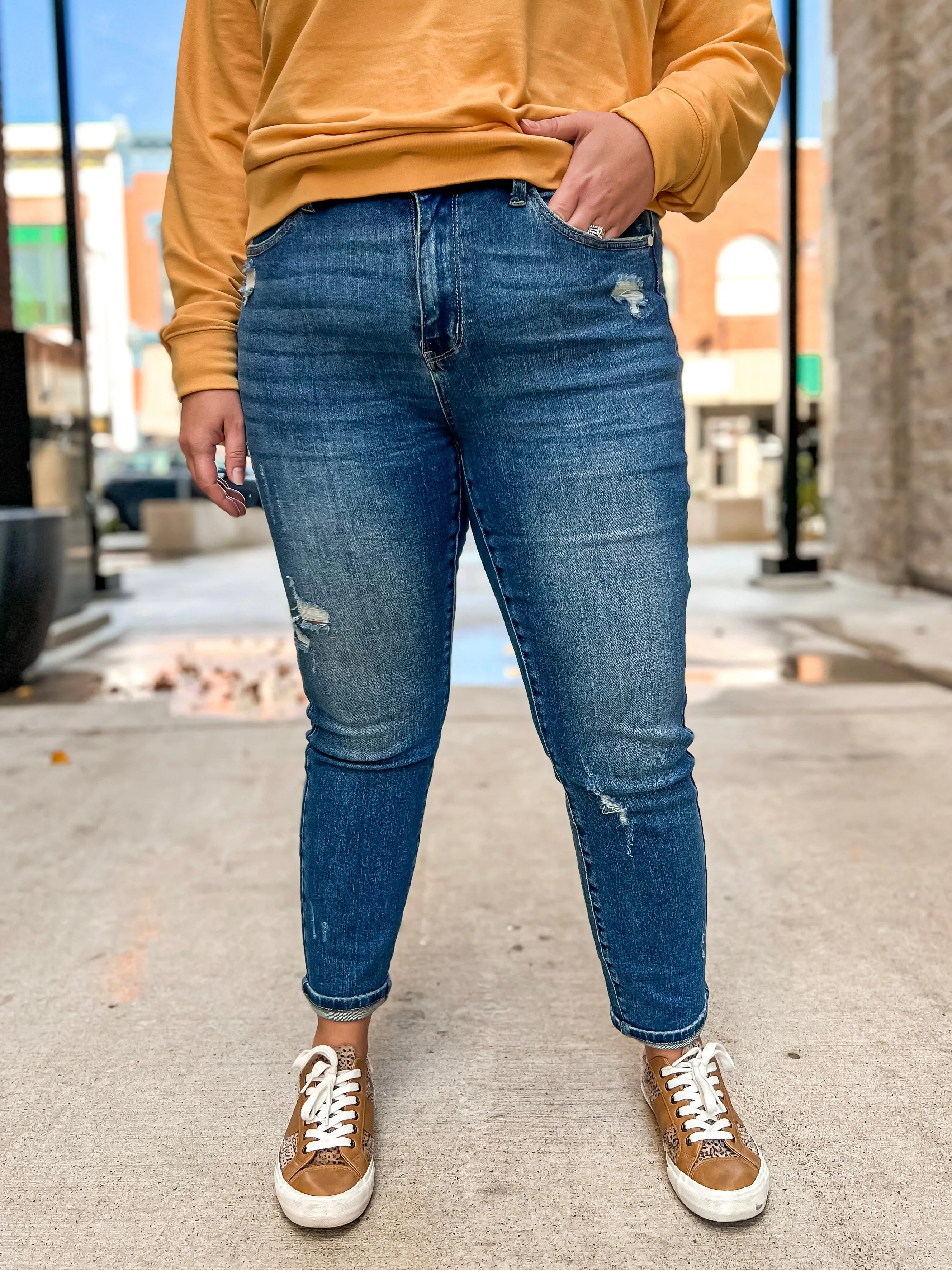 Dorothy Jeans- Judy Blue Hi-Rise Rainbow Embroidered Cropped Straight Leg