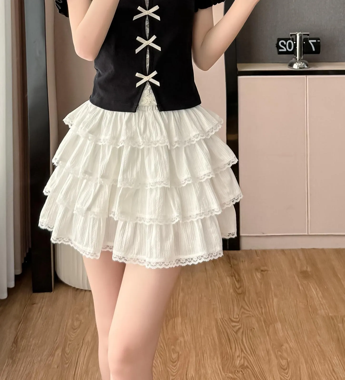 Elegant Tiered Mini Skirt with Inner Lining and Lace for Women