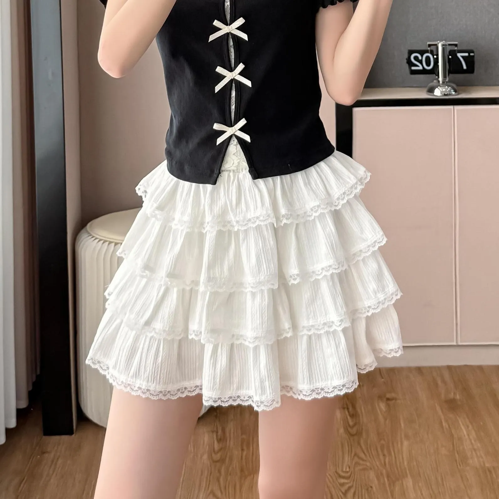 Elegant Tiered Mini Skirt with Inner Lining and Lace for Women
