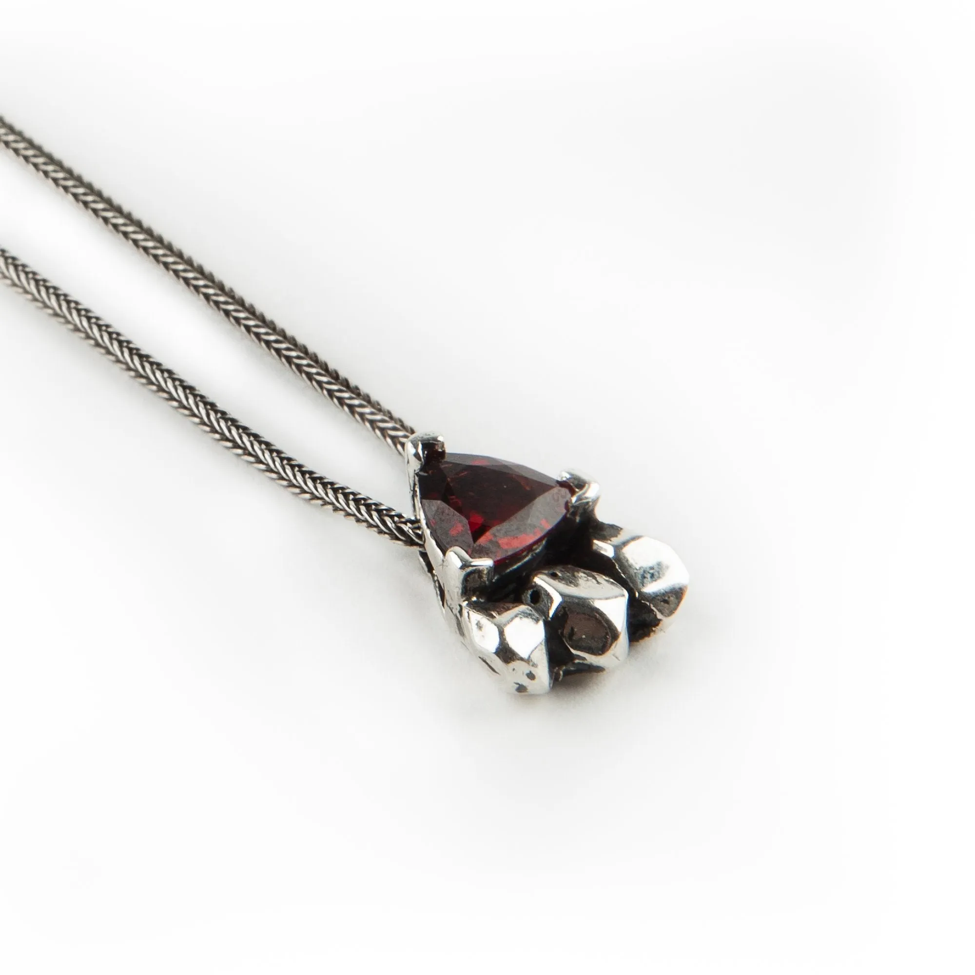 FEATHER SPEAR NECKLACE | GARNET