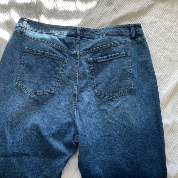 Lane Bryant High-Rise Cropped Girlfriend Straight leg jeans