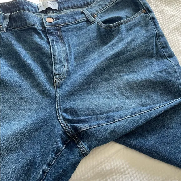 Lane Bryant High-Rise Cropped Girlfriend Straight leg jeans