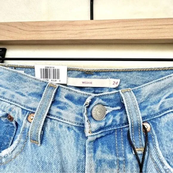 Levi’s Distressed Wedgie Icon Fit Jeans