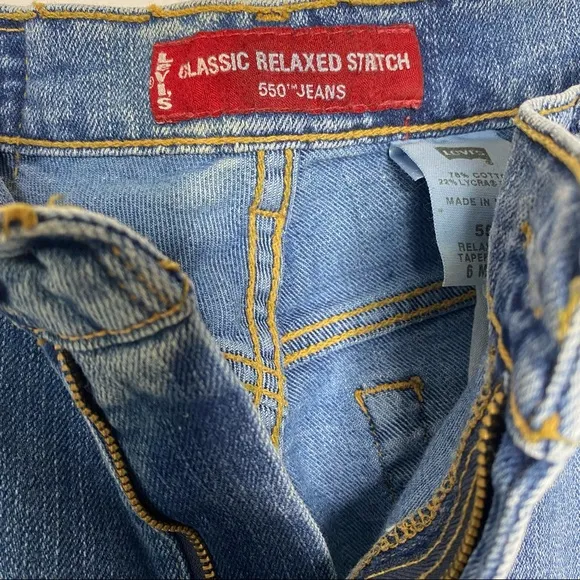 Levi’s Vintage 550 Classic Relaxed Fit Tapered Fit Mom Jeans