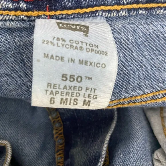 Levi’s Vintage 550 Classic Relaxed Fit Tapered Fit Mom Jeans