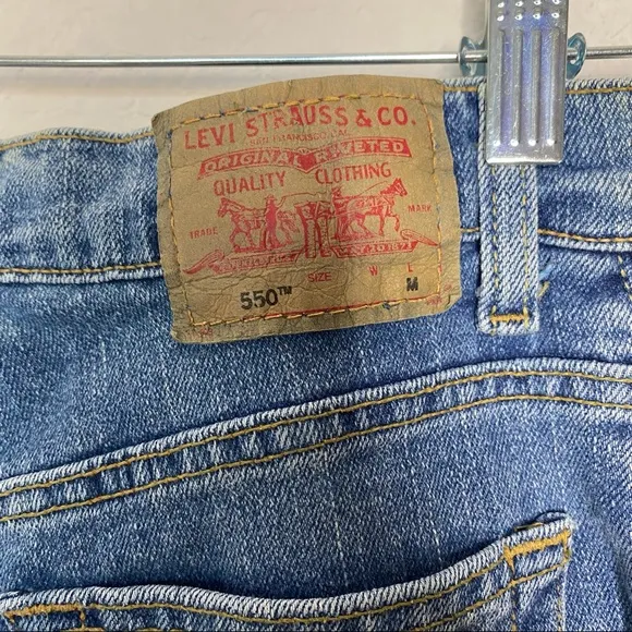 Levi’s Vintage 550 Classic Relaxed Fit Tapered Fit Mom Jeans