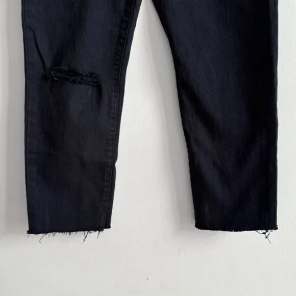 LEVI’S • Wedgie Icon in Black Desert • 24