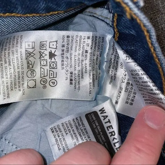 Levi’s Women’s Wedgie Straight Fit Jean Below The Belt Medium Wash Raw Hem