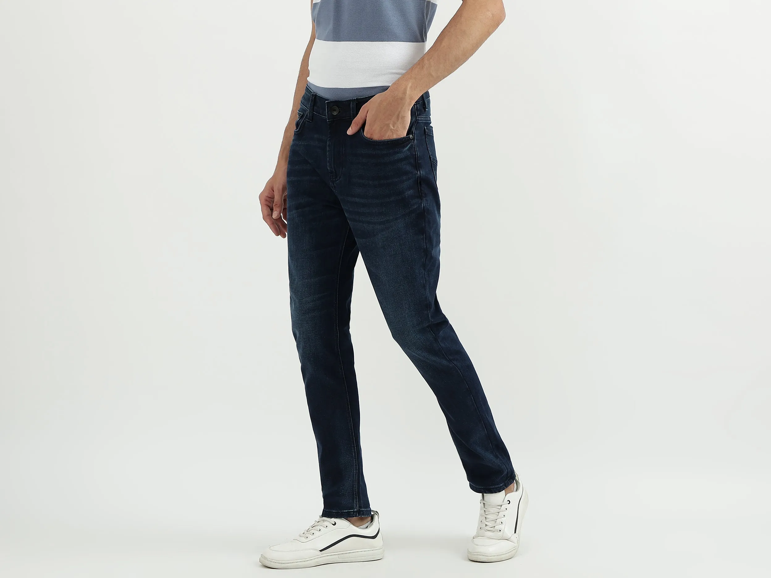 Men Solid Carrot Fit Jeans