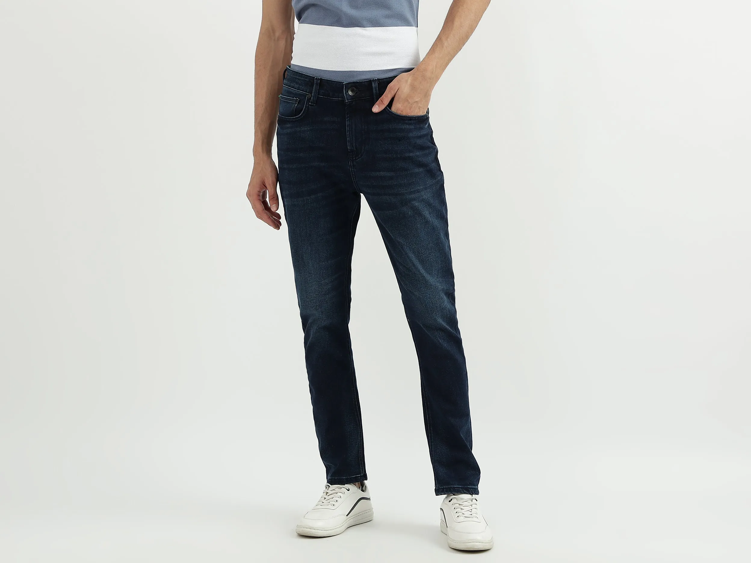 Men Solid Carrot Fit Jeans