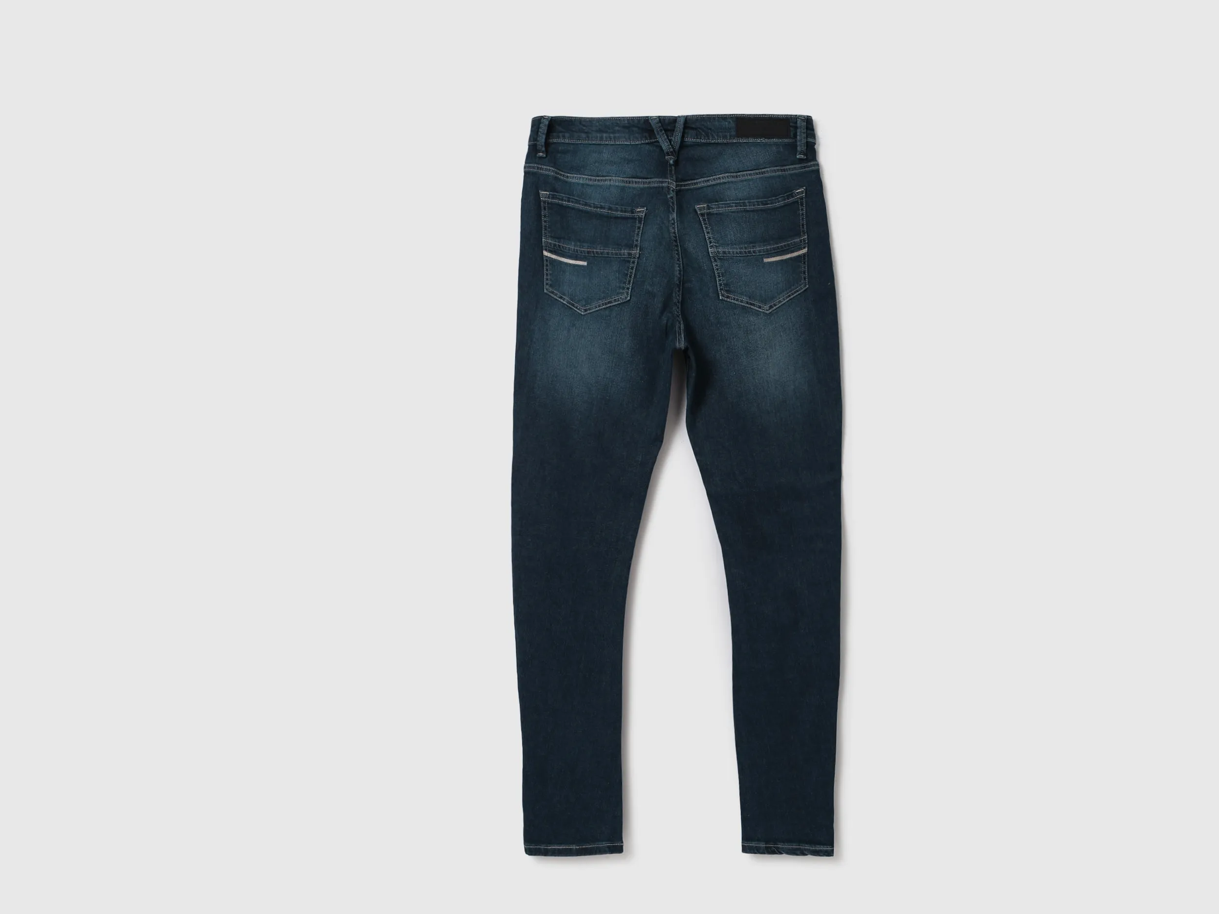 Men Solid Carrot Fit Jeans