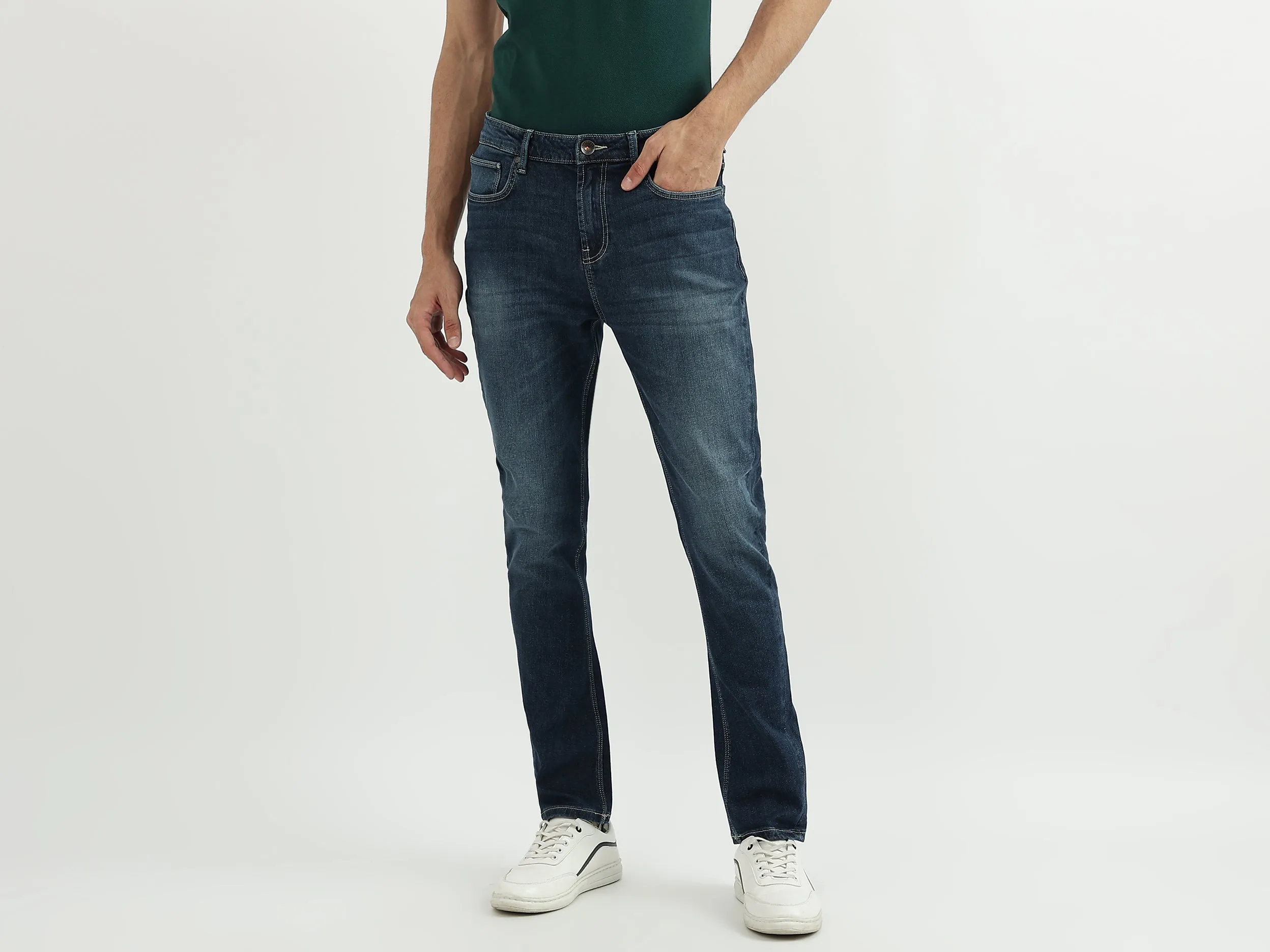Men Solid Carrot Fit Jeans