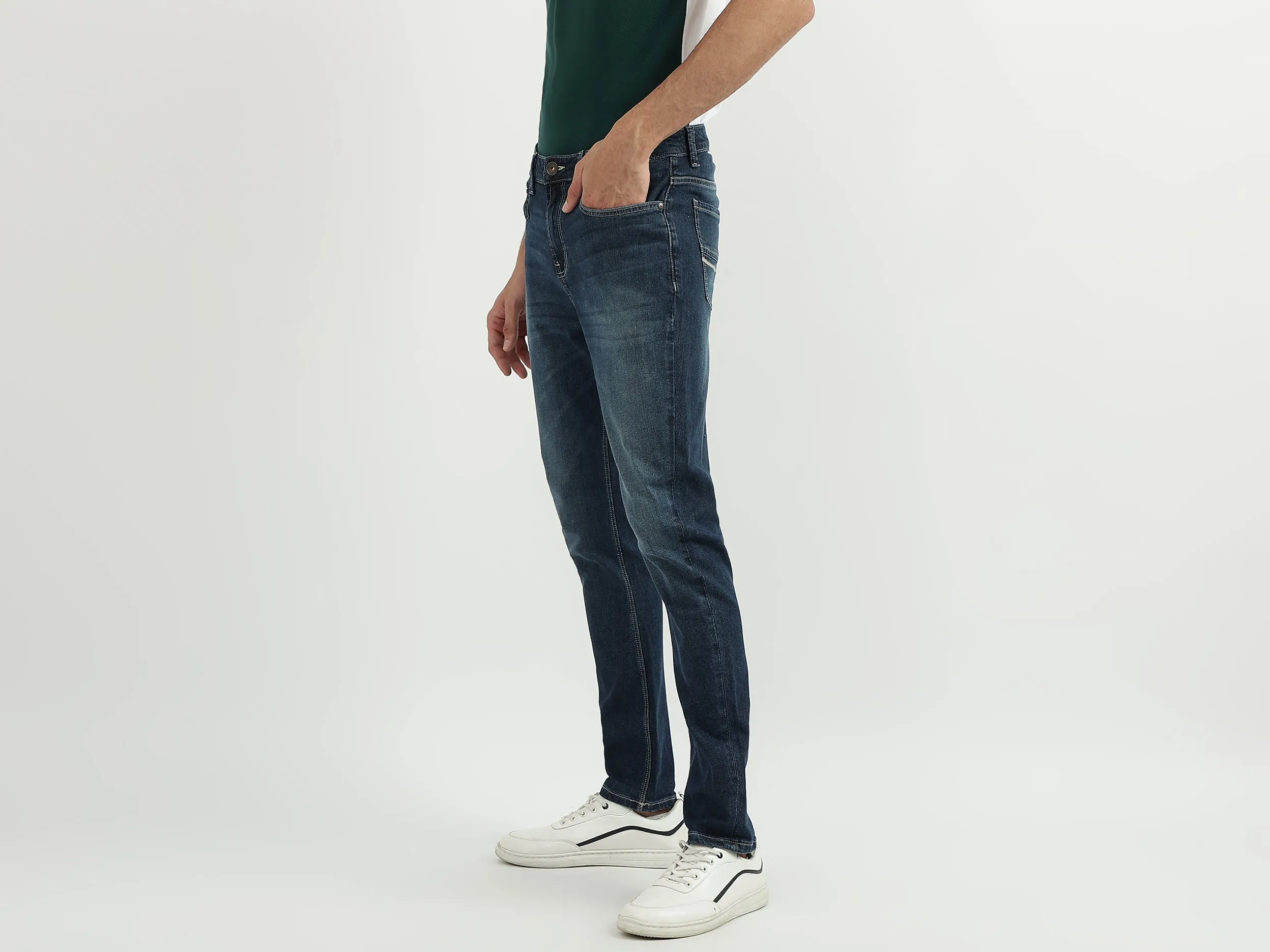 Men Solid Carrot Fit Jeans