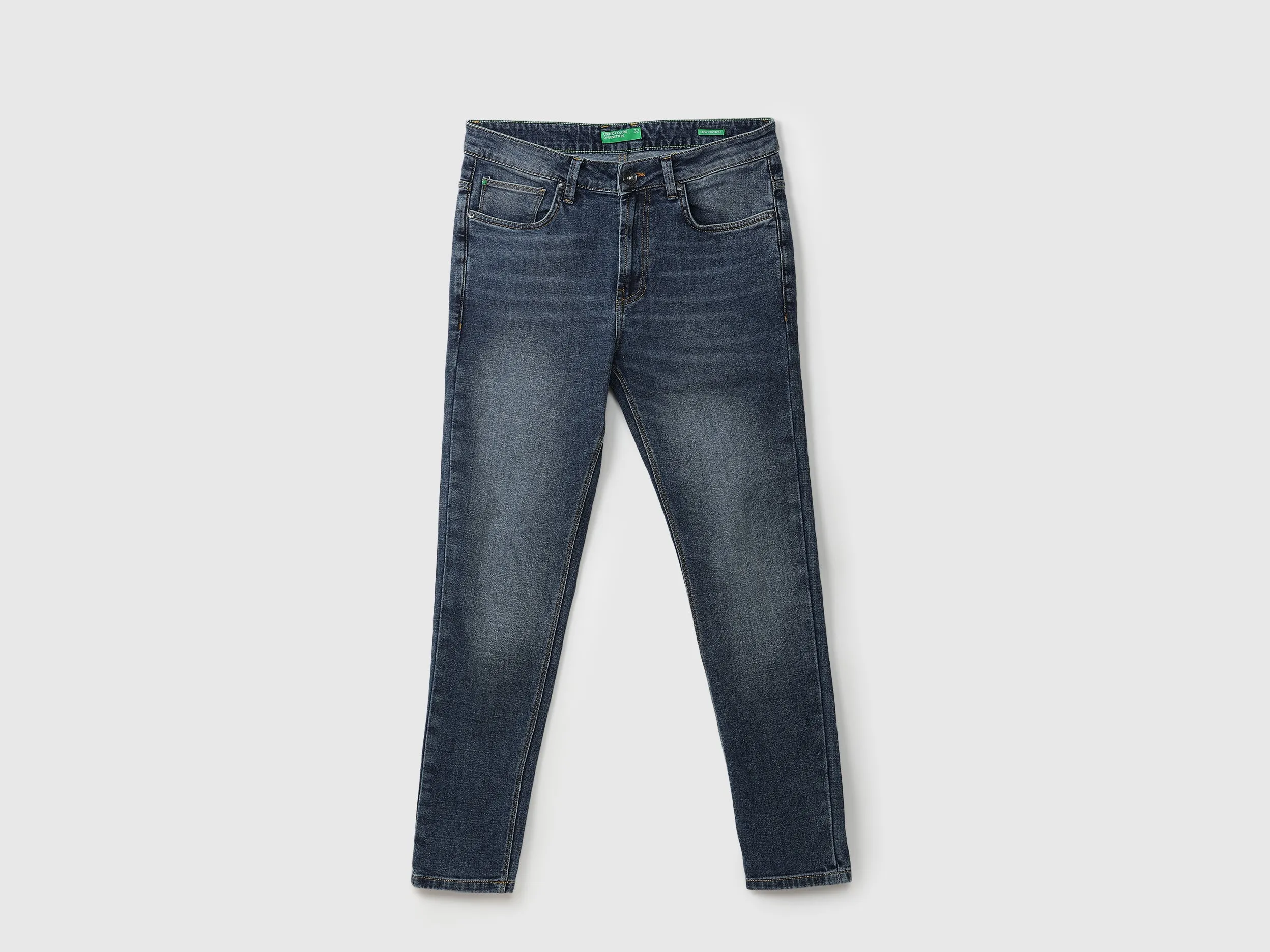 Men Solid Regular Fit Jeans