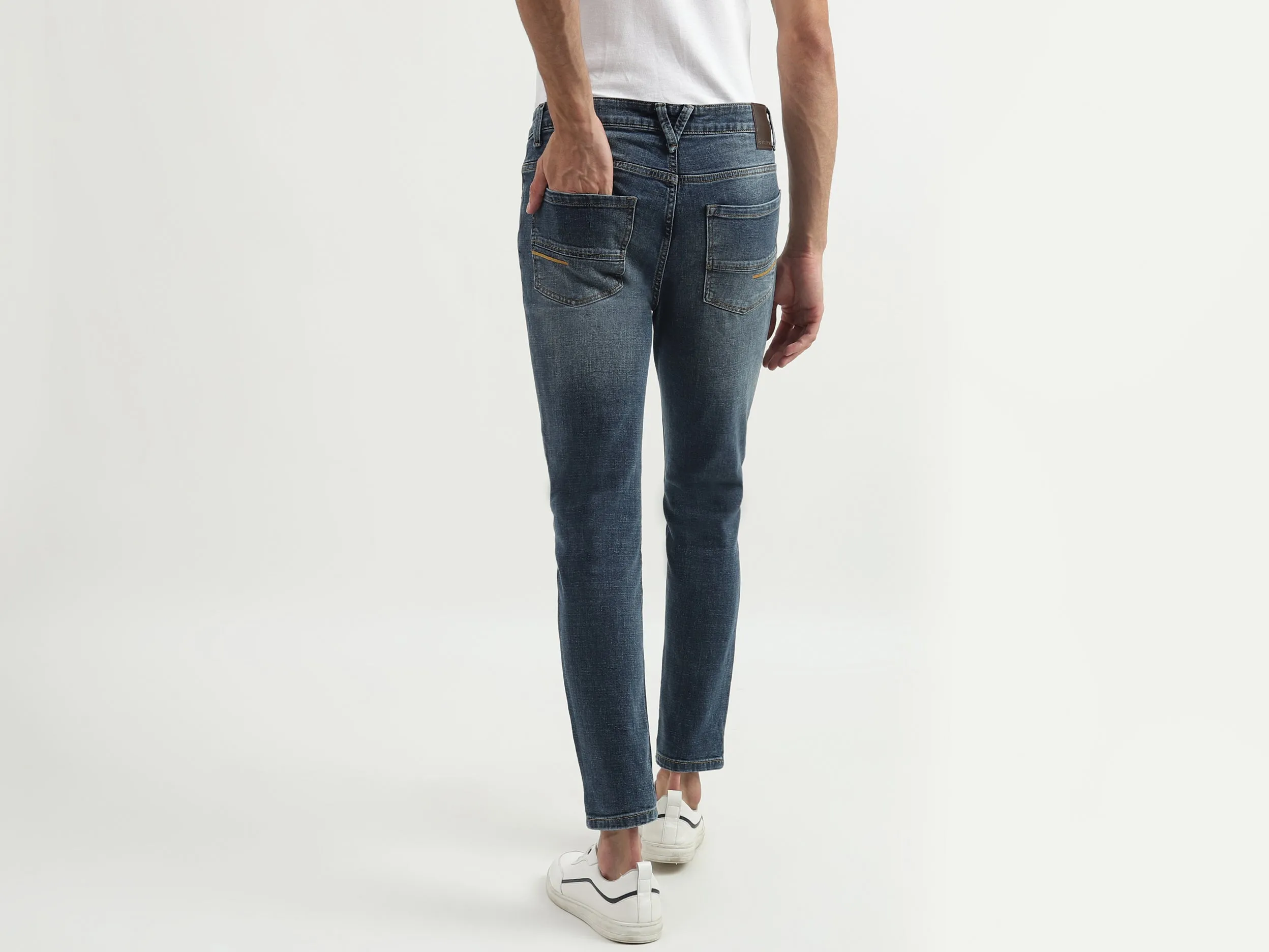 Men Solid Regular Fit Jeans