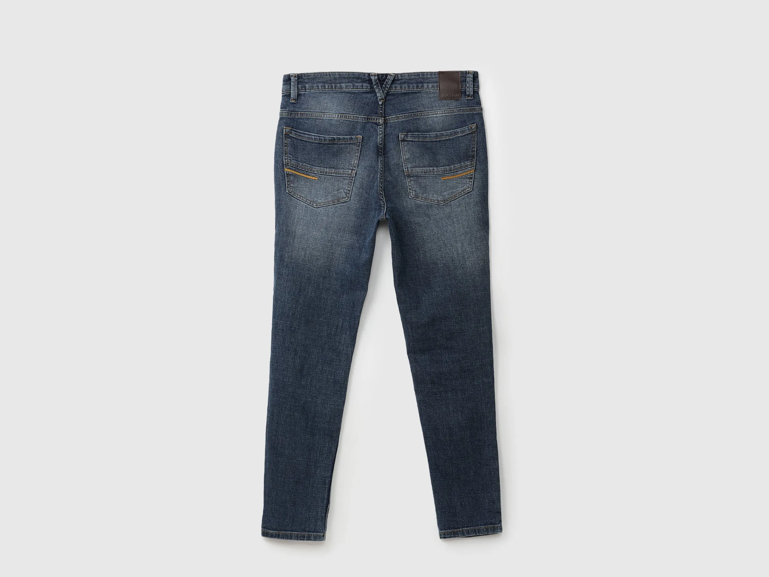 Men Solid Regular Fit Jeans