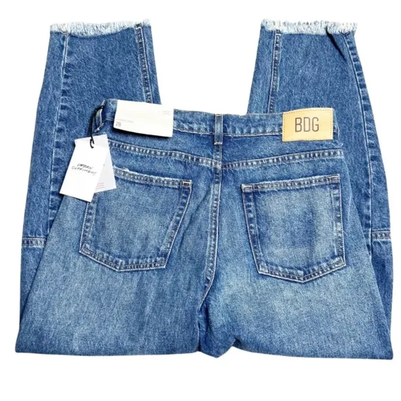 New with Tags BDG Urban Outfitters Tapered Cropped Womens Raw Hem Denim Jeans