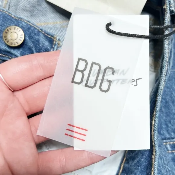 New with Tags BDG Urban Outfitters Tapered Cropped Womens Raw Hem Denim Jeans