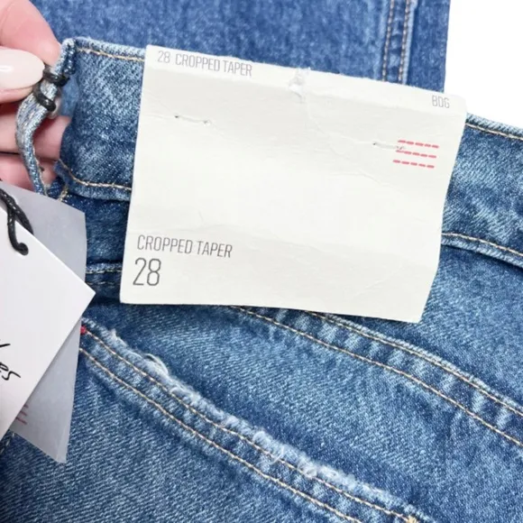 New with Tags BDG Urban Outfitters Tapered Cropped Womens Raw Hem Denim Jeans