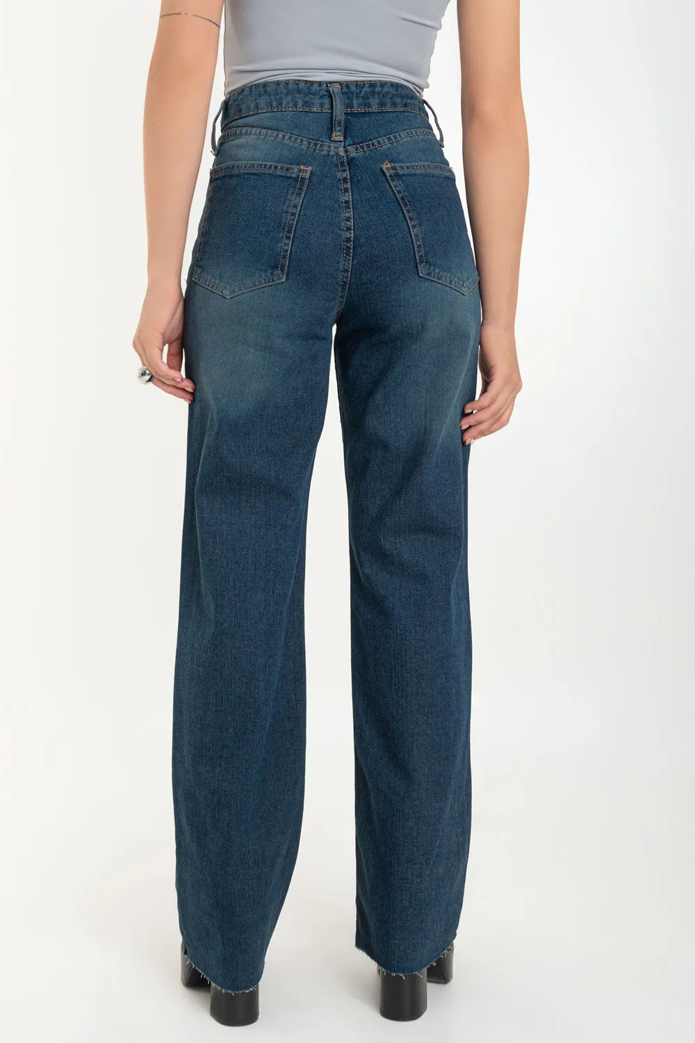 Pantalón de denim con rotos fit recto