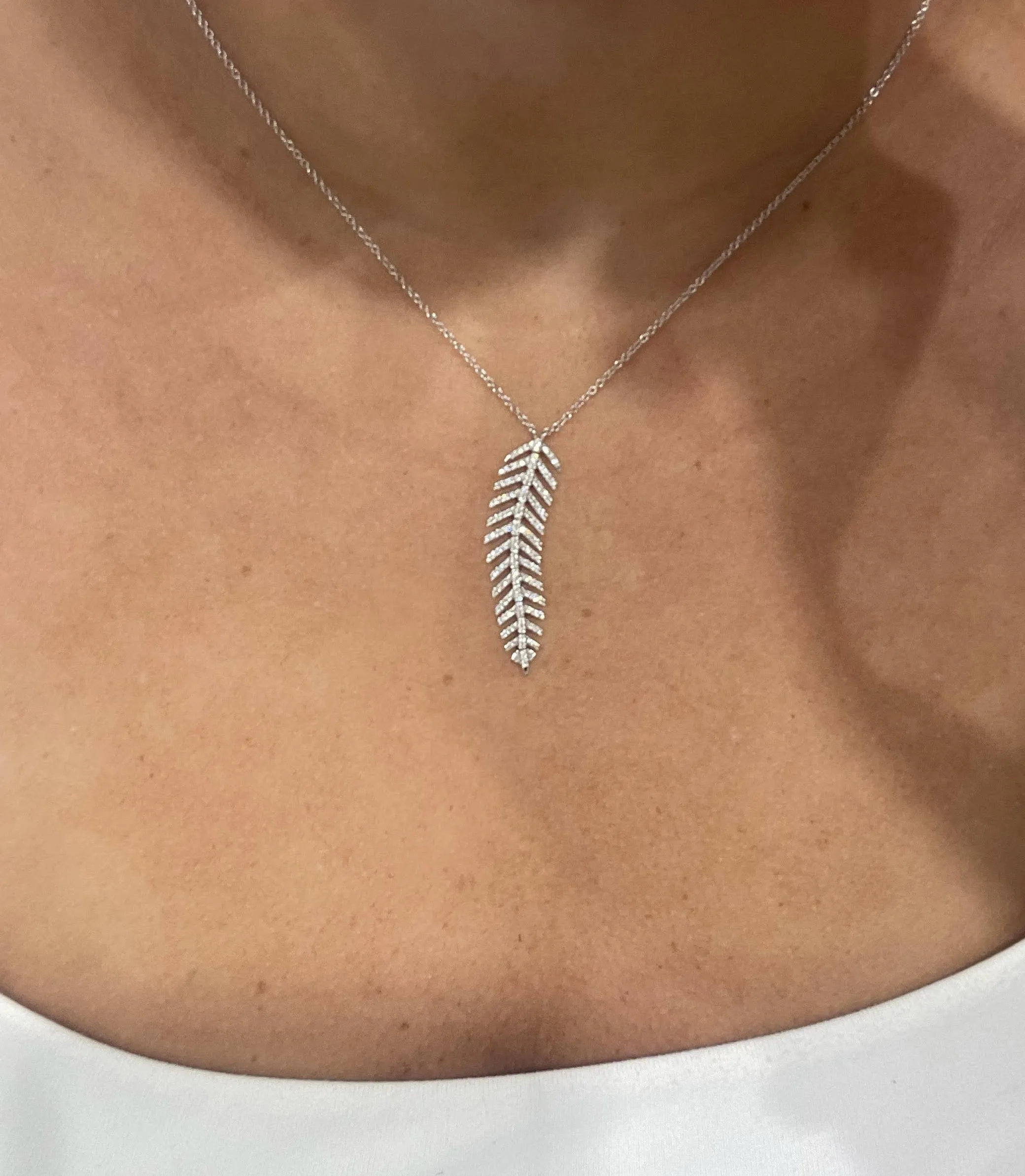 Shy Creation Diamond Feather Necklace