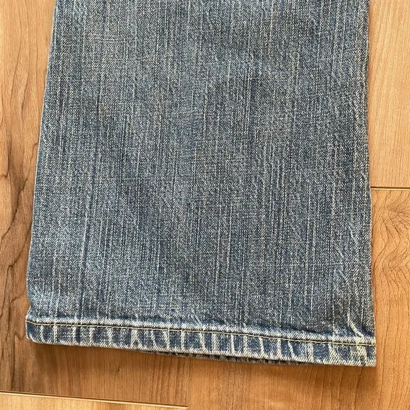 Signature Levi Strauss low rise boot cut cotton jeans women’s sz 10 short Misses