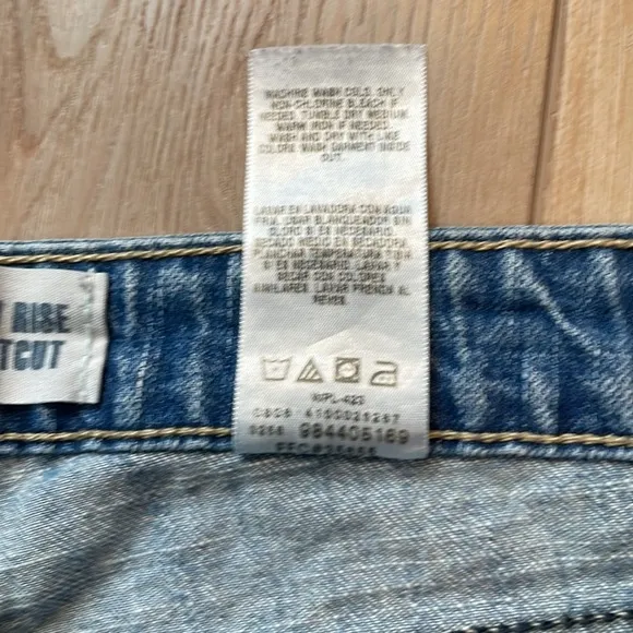 Signature Levi Strauss low rise boot cut cotton jeans women’s sz 10 short Misses