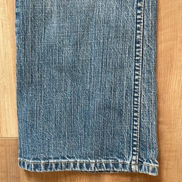 Signature Levi Strauss low rise boot cut cotton jeans women’s sz 10 short Misses