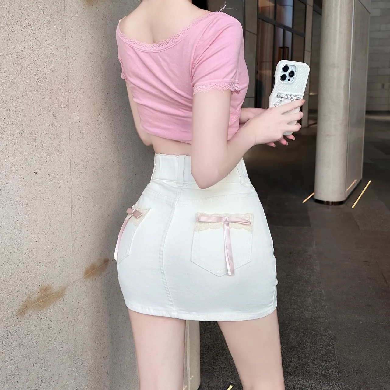 Stunning Lace Trim Bodycon Skirt for a Flattering Women's Silhouette