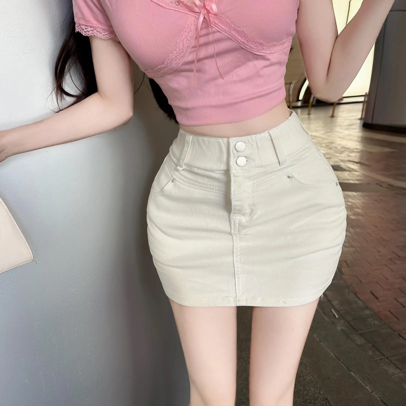 Stunning Lace Trim Bodycon Skirt for a Flattering Women's Silhouette