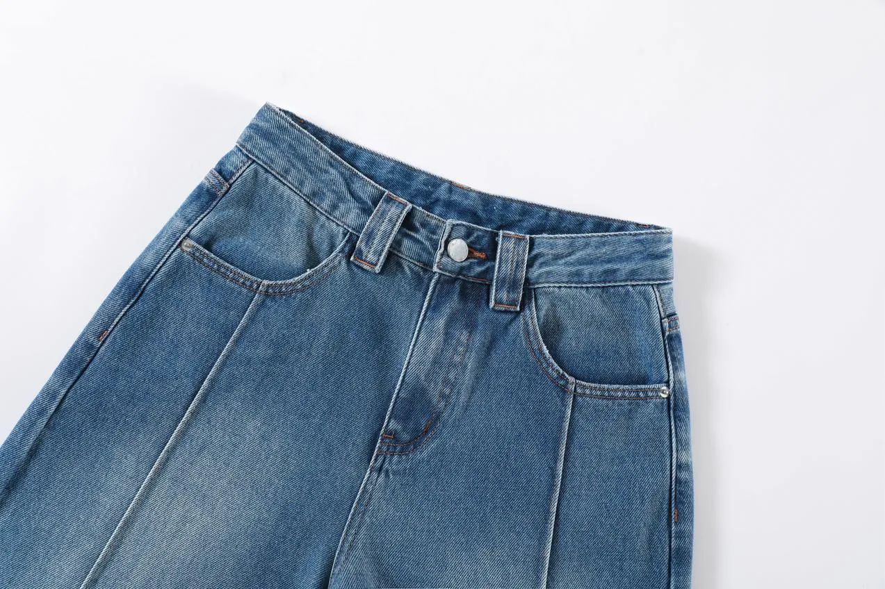 Stylish Loose-Fit Ankle Cut Jeans with a Straight-Leg Design