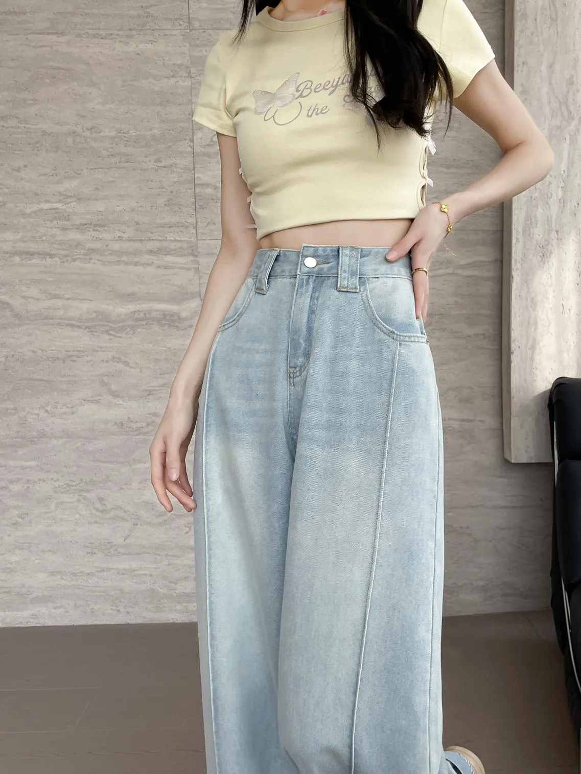 Stylish Loose-Fit Ankle Cut Jeans with a Straight-Leg Design