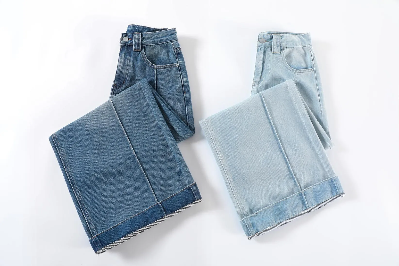 Stylish Loose-Fit Ankle Cut Jeans with a Straight-Leg Design
