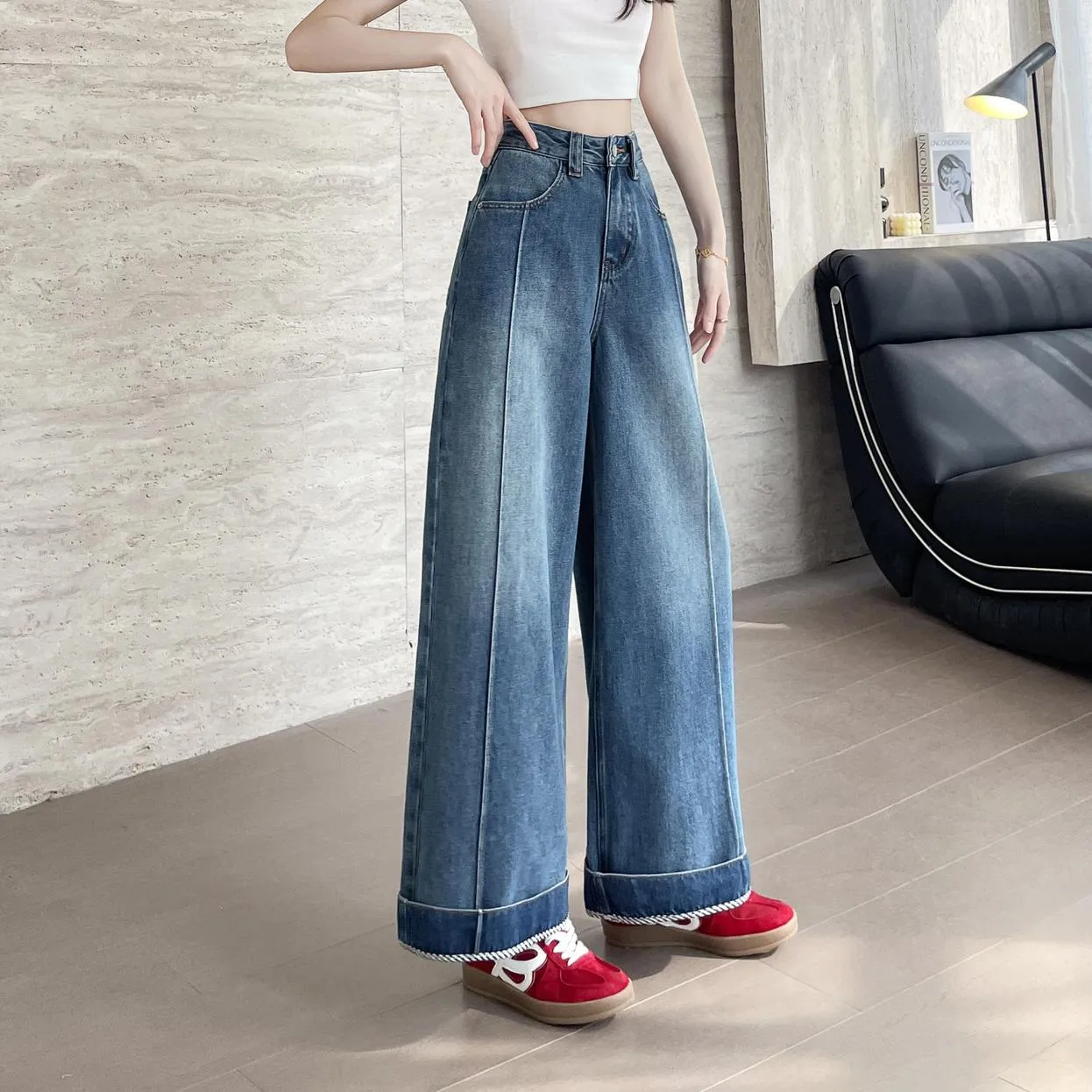 Stylish Loose-Fit Ankle Cut Jeans with a Straight-Leg Design