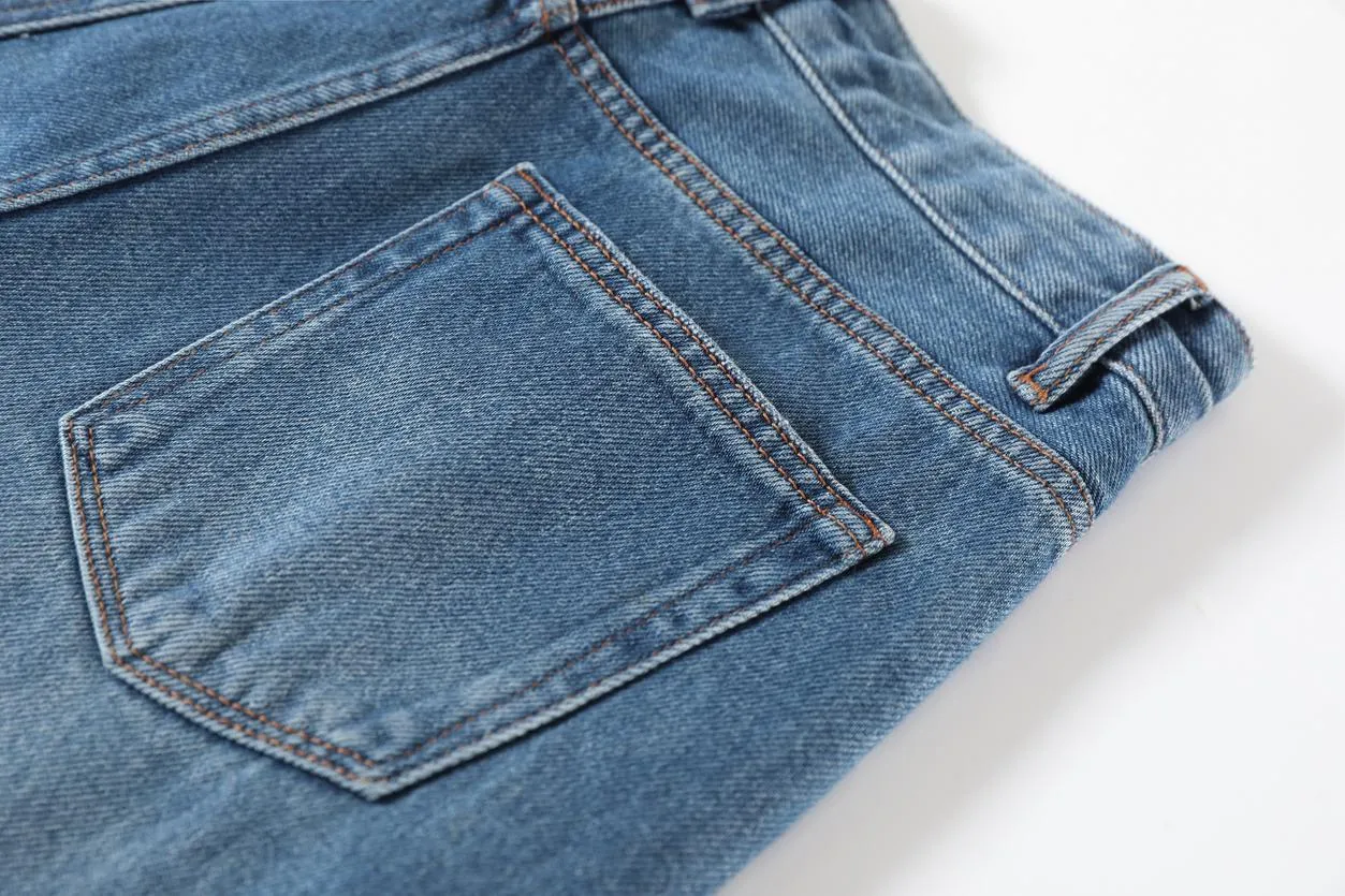 Stylish Loose-Fit Ankle Cut Jeans with a Straight-Leg Design
