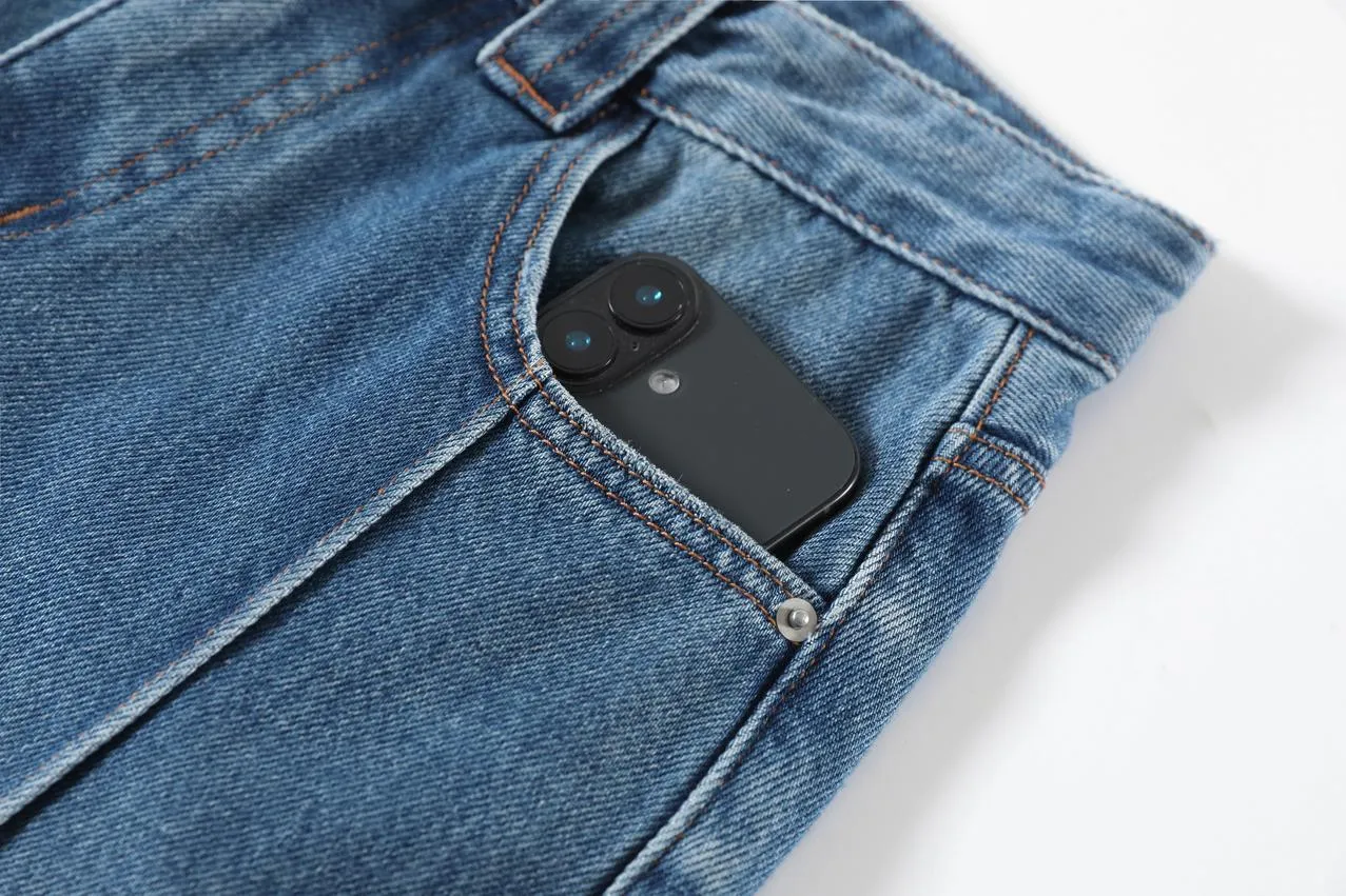 Stylish Loose-Fit Ankle Cut Jeans with a Straight-Leg Design