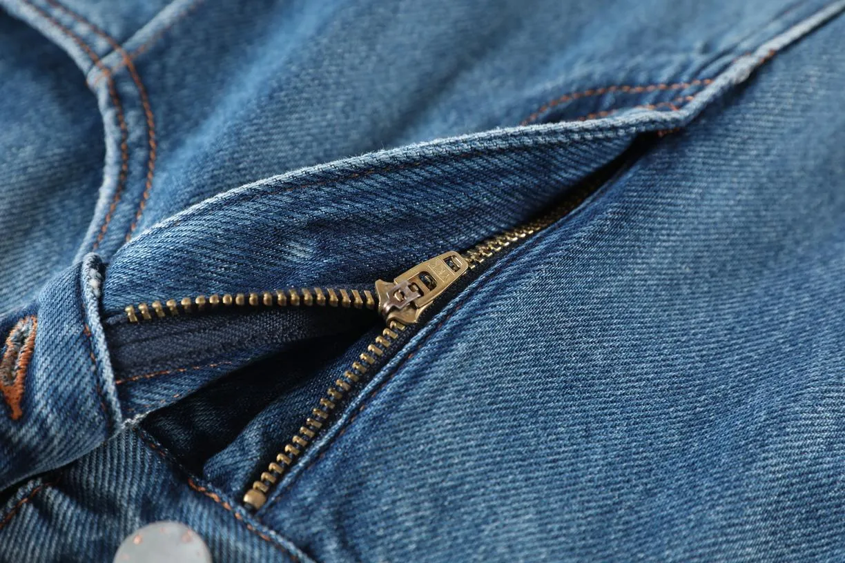 Stylish Loose-Fit Ankle Cut Jeans with a Straight-Leg Design
