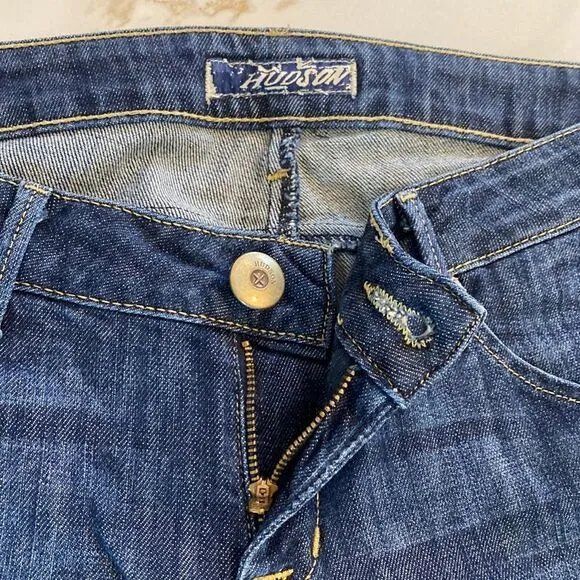 Sz 27 medium Wash Hudson Jeans cropped