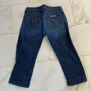 Sz 27 medium Wash Hudson Jeans cropped