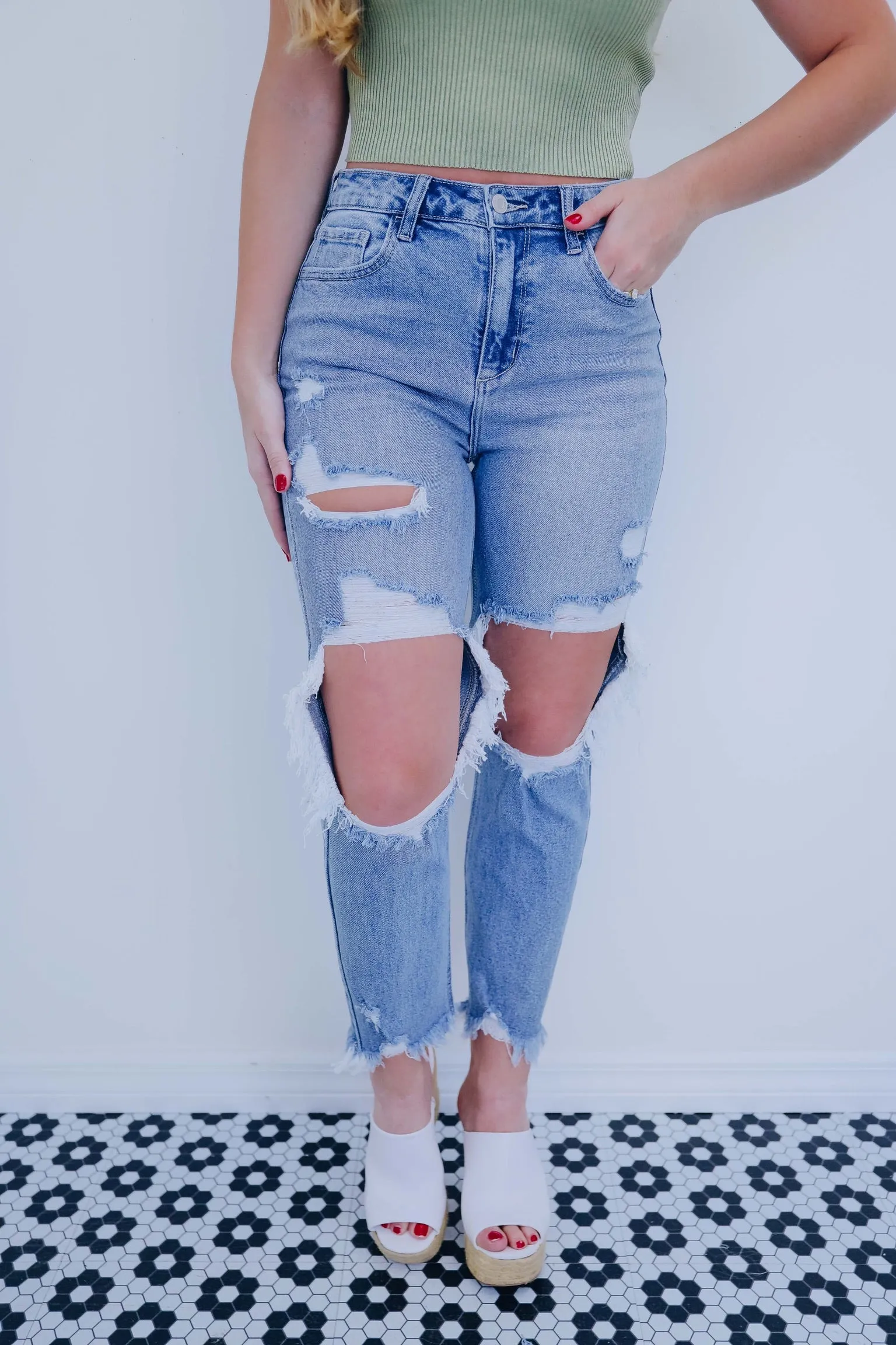 Tatum Distressed Cropped Jeans -Light