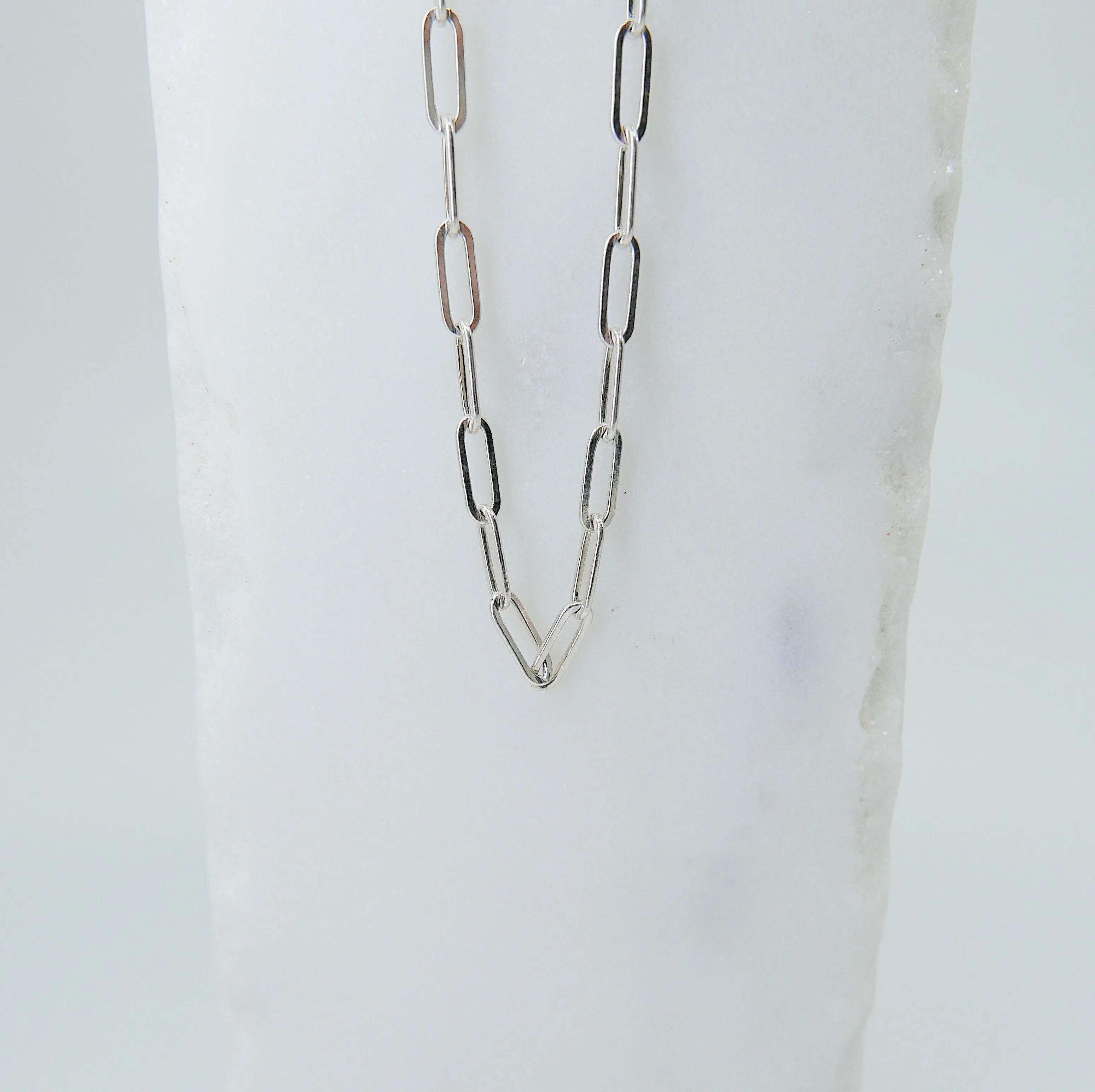 Toggle Chain Choker Necklace