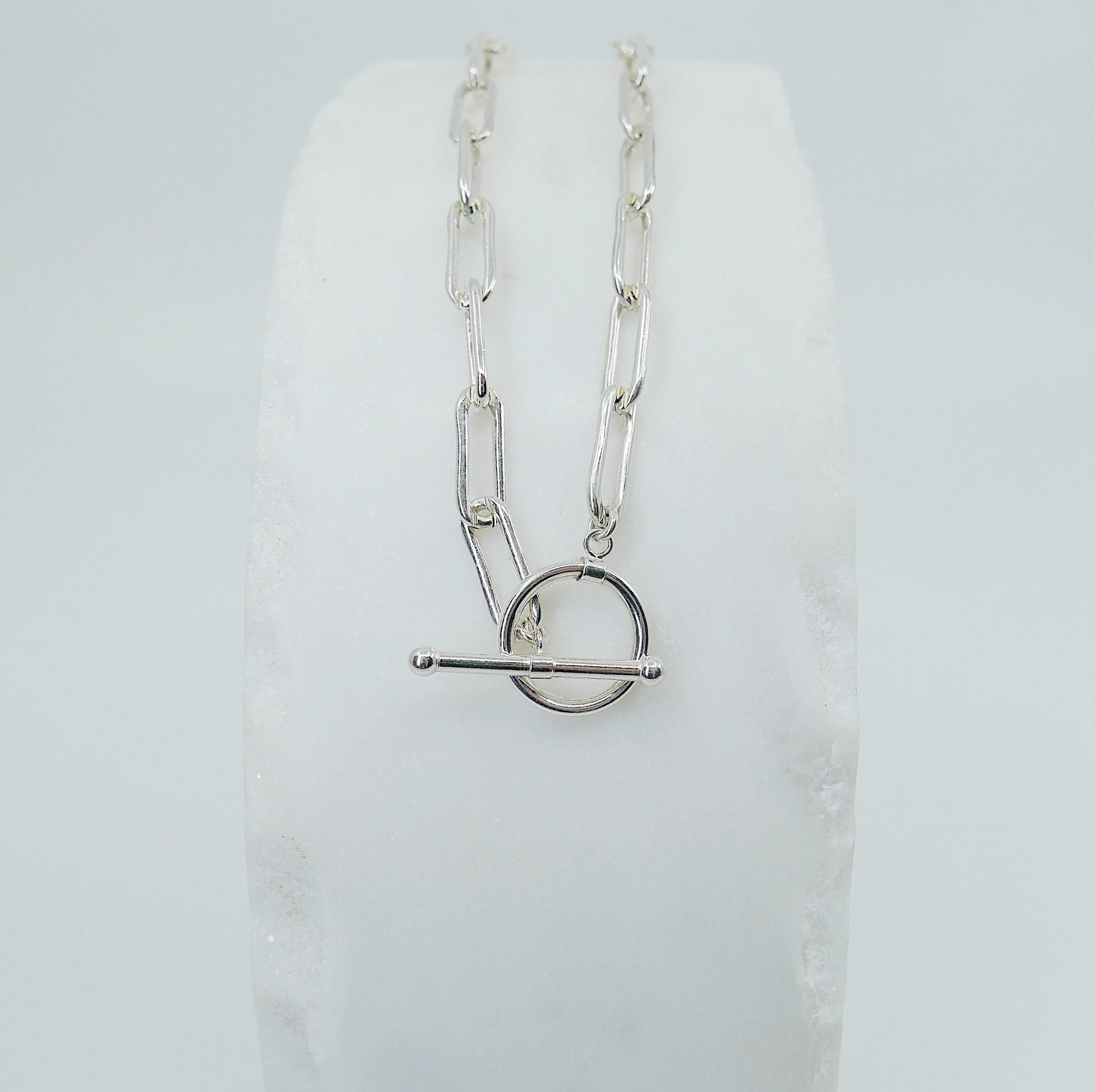 Toggle Chain Choker Necklace