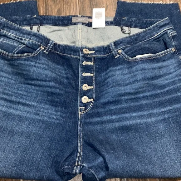 Torrid feel the fit medium wash button up jeans