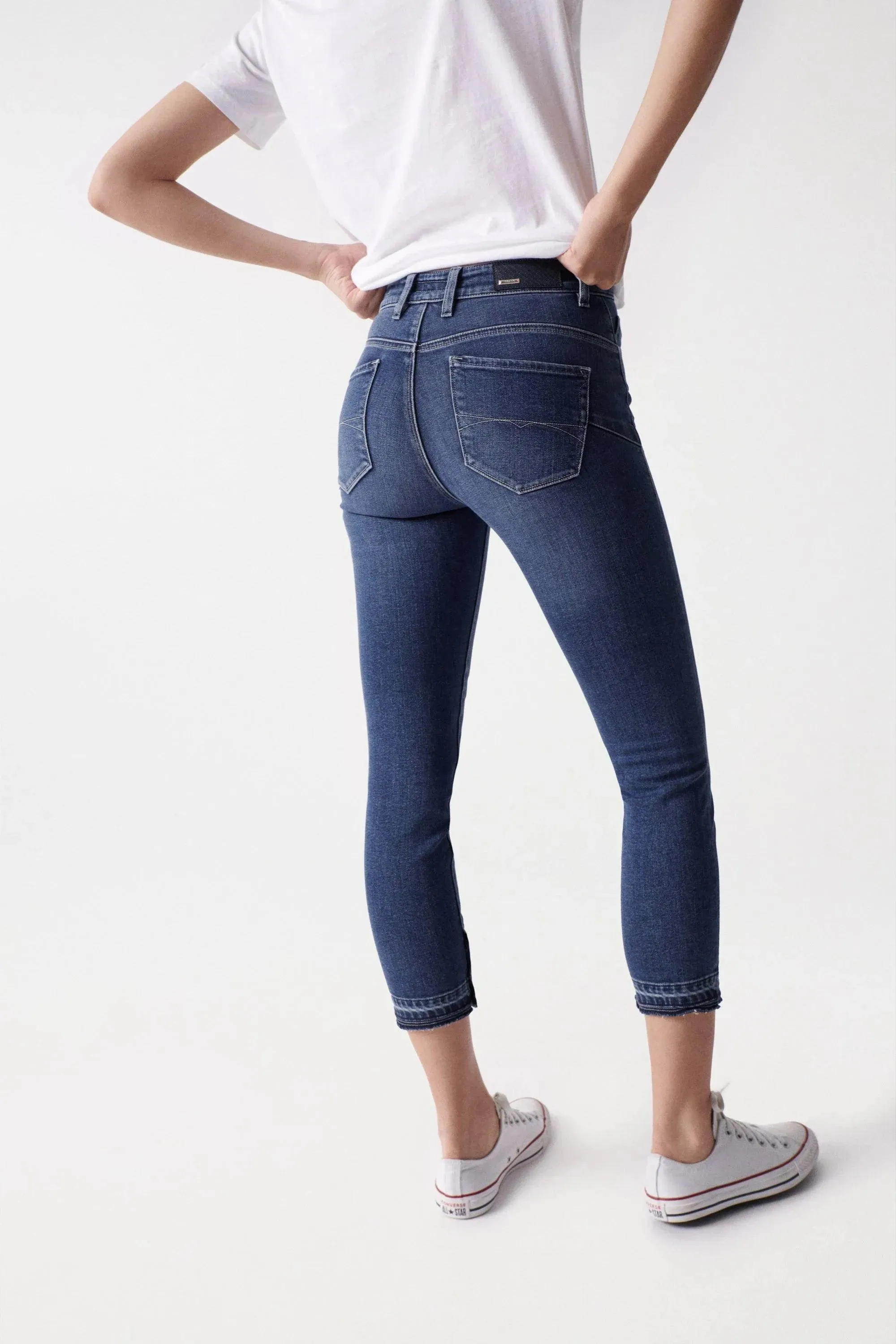 Vaqueros Push In Glamour Con Detalle En El Bajo