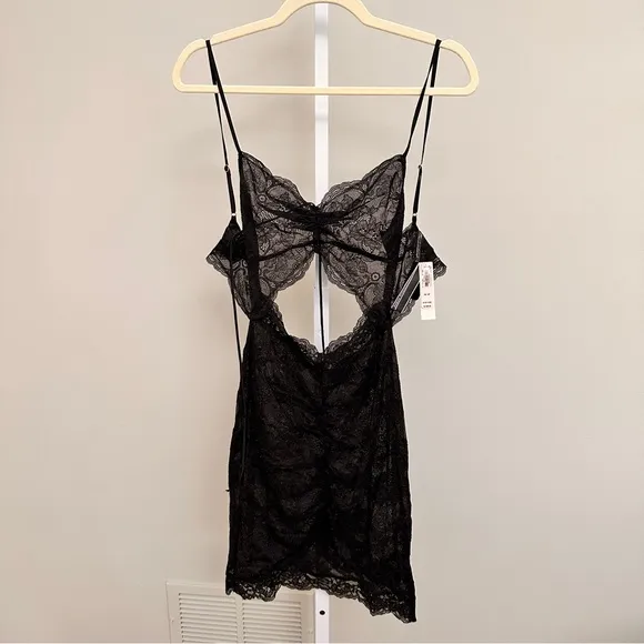 VICTORIA'S SECRETRuched Lace Slip NWT
